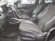 ✅ 2013 Hyundai Veloster w/Black Int • VIN: KMHTC6AD2DU173571 • Lot: 44733035. Wystawiony na Copart z przebiegiem 146 397 mil. Bezpłatny archiwum sprzedaży aukcyjnych z USA i szczegółowy raport historii pojazdu na DreamBid. Zdjęcie 7.