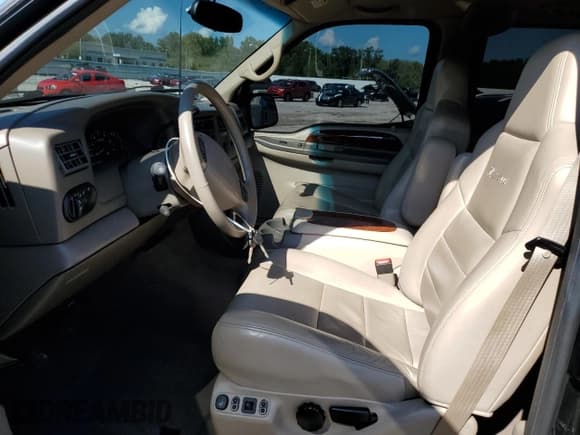 ✅ 2002 Ford Excursion Limited • VIN: 1FMNU42S72EA14236 • Lot: 82146235. Listed on Copart with 93,219 mi. Free auction sales archive from the USA and detailed vehicle history report at DreamBid. Image 7.