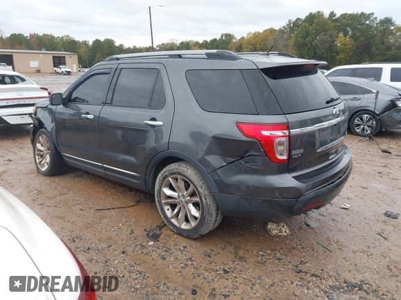 ✅ 2015 Ford Explorer XLT • VIN: 1FM5K7D85FGB07002 • Lot: 43526594. Wystawiony na IAAI z przebiegiem 173 528 mil. Bezpłatny archiwum sprzedaży aukcyjnych z USA i szczegółowy raport historii pojazdu na DreamBid. Zdjęcie 3.
