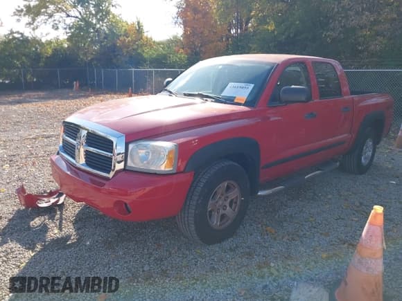 ✅ 2006 Dodge Dakota SLT • VIN: 1D7HW48N36S635547 • Лот: 43615055. Опубликован ранее на IAAI с пробегом 98 941 миль. Бесплатный доступ к архиву аукционных продаж из США и подробный отчёт об истории автомобиля на DreamBid. Изображение 2.