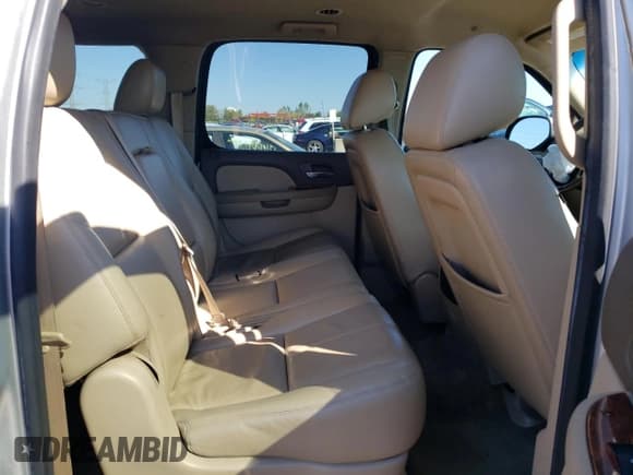 ✅ 2014 Chevrolet Suburban LT • VIN: 1GNSKJE76ER218792 • Lot: 72941234. Wystawiony na Copart z przebiegiem 265 059 mil. Bezpłatny archiwum sprzedaży aukcyjnych z USA i szczegółowy raport historii pojazdu na DreamBid. Zdjęcie 11.