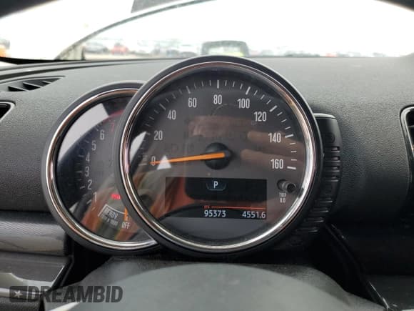 ✅ 2017 MINI Clubman Cooper • VIN: WMWLN5C39H2E33561 • Lot: 61059764. Wystawiony na Copart z przebiegiem 95 373 mil. Bezpłatny archiwum sprzedaży aukcyjnych z USA i szczegółowy raport historii pojazdu na DreamBid. Zdjęcie 9.