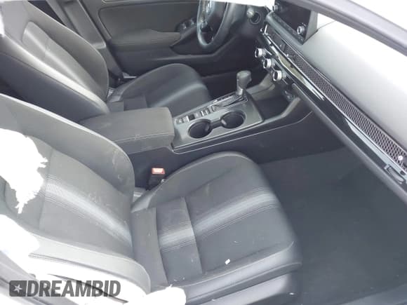 ✅ 2024 Honda Civic Sport • VIN: 19XFL2H85RE003293 • Lot: 43700039. Wystawiony na IAAI z przebiegiem 11 402 mil. Bezpłatny archiwum sprzedaży aukcyjnych z USA i szczegółowy raport historii pojazdu na DreamBid. Zdjęcie 5.