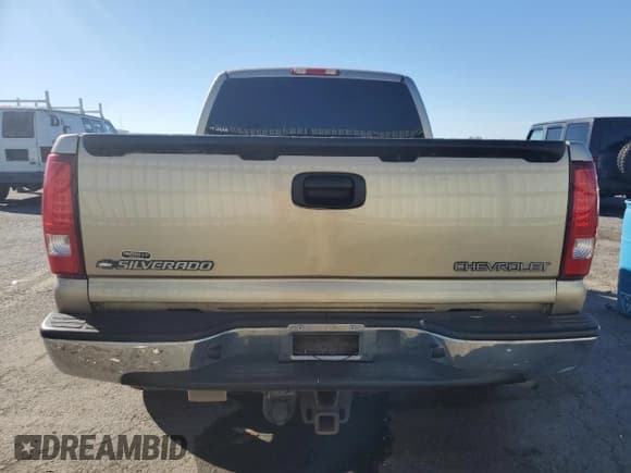 ✅ 2004 Chevrolet Silverado 1500 Z71 • VIN: 2GCEK19T841389435 • Лот: 76865304. Опубликован ранее на Copart с пробегом 190 687 миль. Бесплатный доступ к архиву аукционных продаж из США и подробный отчёт об истории автомобиля на DreamBid. Изображение 6.