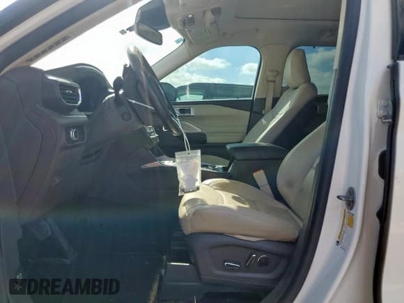 ✅ 2020 Ford Explorer Platinum • VIN: 1FM5K8HC5LGB15875 • Lot: 91619765. Wystawiony na Copart z przebiegiem 133 374 mil. Bezpłatny archiwum sprzedaży aukcyjnych z USA i szczegółowy raport historii pojazdu na DreamBid. Zdjęcie 7.