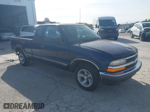 ✅ 1999 Chevrolet S-10 LS • VIN: 1GCCS19X1X8188973 • Lot: 43521867. Listed on IAAI with 129,074 mi. Free auction sales archive from the USA and detailed vehicle history report at DreamBid. Image 1.