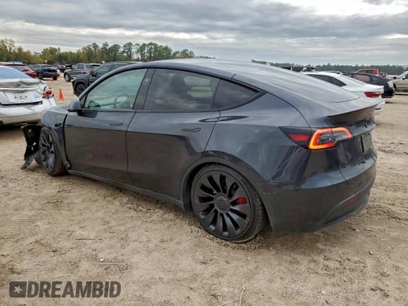 ✅ 2024 Tesla Model Y Performance • VIN: 7SAYGDEF1RF029818 • Lot: 95717335. Wystawiony na Copart z przebiegiem 27 776 mil. Bezpłatny archiwum sprzedaży aukcyjnych z USA i szczegółowy raport historii pojazdu na DreamBid. Zdjęcie 2.