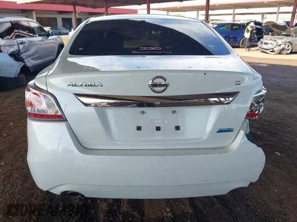 ✅ 2014 Nissan Altima S • VIN: 1N4AL3AP3EN378323 • Лот: 43693652. Опубликован ранее на IAAI с пробегом 175 304 миль. Бесплатный доступ к архиву аукционных продаж из США и подробный отчёт об истории автомобиля на DreamBid. Изображение 17.