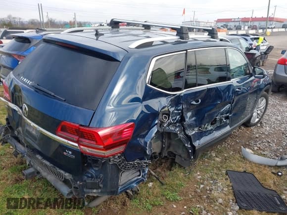 ✅ 2018 Volkswagen Atlas SEL Premium • VIN: 1V2NR2CA5JC514940 • Lot: 43771126. Listed on IAAI with 120,189 mi. Free auction sales archive from the USA and detailed vehicle history report at DreamBid. Image 4.
