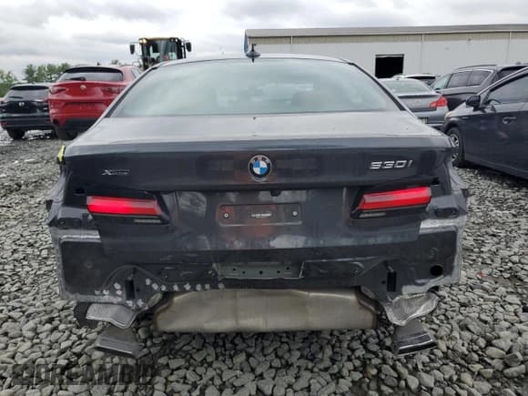 ✅ 2022 BMW 5 Series 530i xDrive • VIN: WBA13BJ09NCK19001 • Лот: 69786815. Опубликован ранее на Copart с пробегом 12 130 миль. Бесплатный доступ к архиву аукционных продаж из США и подробный отчёт об истории автомобиля на DreamBid. Изображение 6.