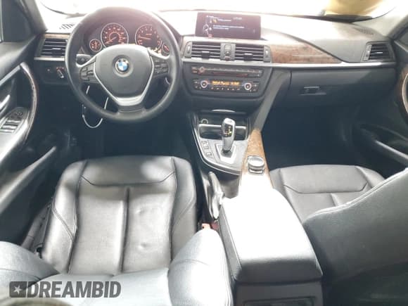 ✅ 2015 BMW 3 Series 328i xDrive • VIN: WBA3B5G56FNS13355 • Лот: 82417425. Опубликован ранее на Copart с пробегом 121 175 миль. Бесплатный доступ к архиву аукционных продаж из США и подробный отчёт об истории автомобиля на DreamBid. Изображение 8.
