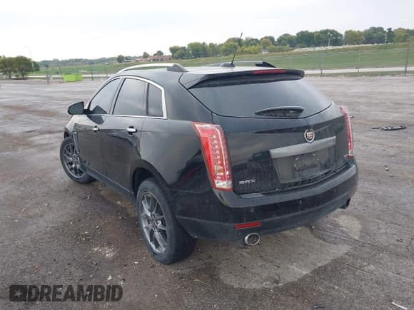 ✅ 2016 Cadillac SRX Performance Collection • VIN: 3GYFNCE31GS561434 • Lot: 43421702. Wystawiony na IAAI z przebiegiem 108 437 mil. Bezpłatny archiwum sprzedaży aukcyjnych z USA i szczegółowy raport historii pojazdu na DreamBid. Zdjęcie 3.