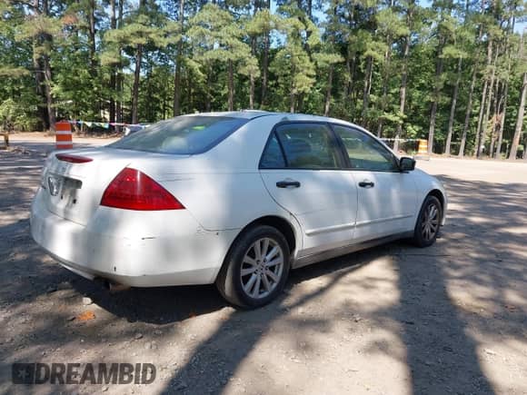 2007 Honda Accord VP с VIN 1HGCM561X7A023919, выставлен на аукционе IAAI как лот 43128610 с пробегом 269 181 миль миль и . История ставок и продаж доступна на DreamBid. Изображение 4.