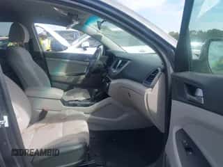 2018 Hyundai Tucson SEL z VIN KM8J33A46JU600381, wystawiony jako IAAI lot #43268402 z przebiegiem 88 535 mil mil oraz . Historia ofert i sprzedaży dostępna na DreamBid. Obrazek 5.