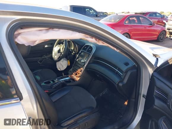 2016 Chevrolet Malibu LT z VIN 1G11C5SA1GF155526, wystawiony jako IAAI lot #43564130 z przebiegiem 186 766 mil mil oraz . Historia ofert i sprzedaży dostępna na DreamBid. Obrazek 5.