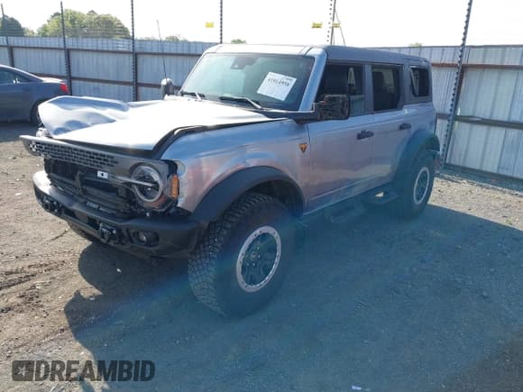 ✅ 2023 Ford Bronco • VIN: 1FMEE5DP2PLB52734 • Lot: 41914950. Wystawiony na IAAI z przebiegiem 6 485 mil. Bezpłatny archiwum sprzedaży aukcyjnych z USA i szczegółowy raport historii pojazdu na DreamBid. Zdjęcie 18.