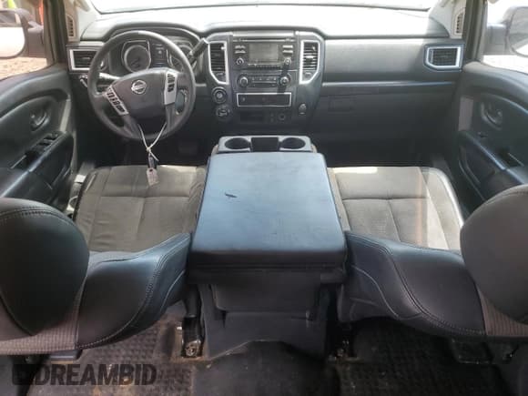 ✅ 2017 Nissan Titan SV • VIN: 1N6BA1F32HN562541 • Lot: 67908695. Wystawiony na Copart z przebiegiem 144 454 mil. Bezpłatny archiwum sprzedaży aukcyjnych z USA i szczegółowy raport historii pojazdu na DreamBid. Zdjęcie 8.