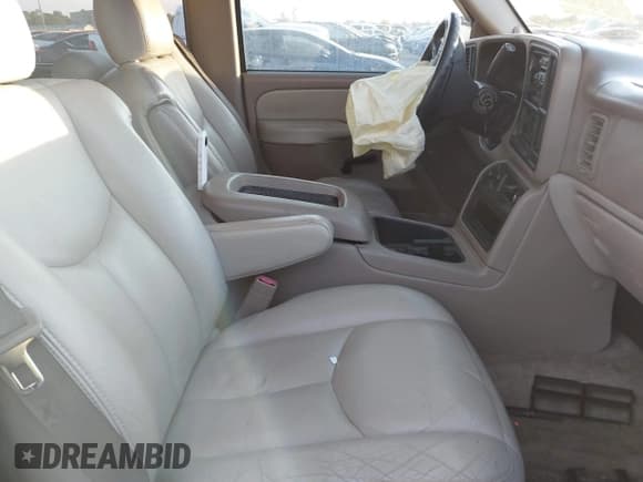 ✅ 2003 Chevrolet Suburban LT • VIN: 3GNEC16Z03G317762 • Lot: 40997537. Listed on IAAI with Not provided. Free auction sales archive from the USA and detailed vehicle history report at DreamBid. Image 5.