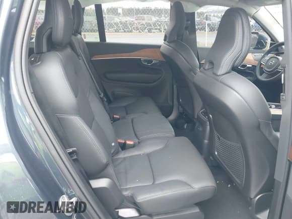 ✅ 2024 Volvo XC90 Plus Bright Theme • VIN: YV4H60CE4R1247485 • Lot: 43555272. Listed on IAAI with 17,811 mi. Free auction sales archive from the USA and detailed vehicle history report at DreamBid. Image 8.