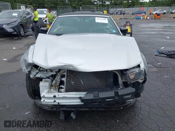 ✅ 2011 Ford Mustang V6 • VIN: 1ZVBP8EM9B5121479 • Lot: 42709308. Wystawiony na IAAI z przebiegiem 38 478 mil. Bezpłatny archiwum sprzedaży aukcyjnych z USA i szczegółowy raport historii pojazdu na DreamBid. Zdjęcie 6.