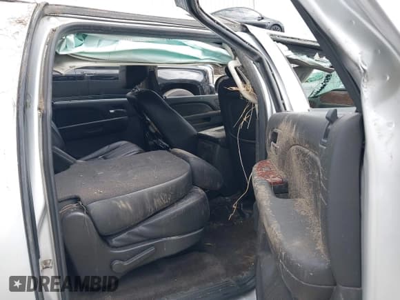 ✅ 2011 Chevrolet Suburban LT • VIN: 1GNSKJE37BR100503 • Lot: 43294400. Listed on IAAI with 213,476 mi. Free auction sales archive from the USA and detailed vehicle history report at DreamBid. Image 8.