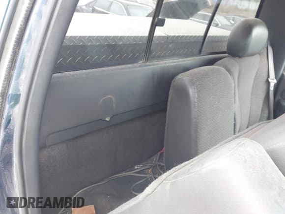 ✅ 2000 Chevrolet Silverado 1500 • VIN: 1GCEK14V1YZ151724 • Lot: 43232495. Listed on IAAI with 255,759 mi. Free auction sales archive from the USA and detailed vehicle history report at DreamBid. Image 8.