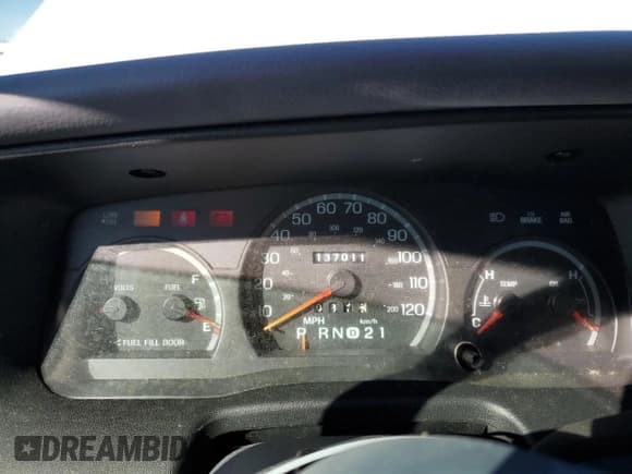 ✅ 1998 Ford Crown Victoria • VIN: 2FAFP73W5WX190618 • Lot: 87218694. Wystawiony na Copart z przebiegiem 137 011 mil. Bezpłatny archiwum sprzedaży aukcyjnych z USA i szczegółowy raport historii pojazdu na DreamBid. Zdjęcie 9.