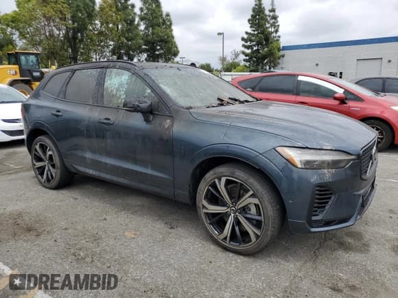 ✅ 2025 Volvo XC60 Ultra • VIN: YV4H60RM9S1121112 • Lot: 53496685. Wystawiony na Copart z przebiegiem 3 822 mil. Bezpłatny archiwum sprzedaży aukcyjnych z USA i szczegółowy raport historii pojazdu na DreamBid. Zdjęcie 4.