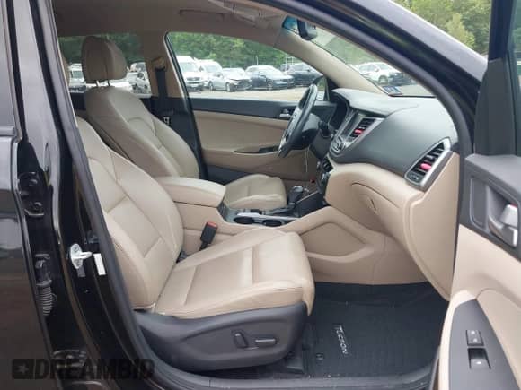 2018 Hyundai Tucson SEL z VIN KM8J33A4XJU654699, wystawiony jako IAAI lot #42993670 z przebiegiem 89 961 mil mil oraz . Historia ofert i sprzedaży dostępna na DreamBid. Obrazek 5.