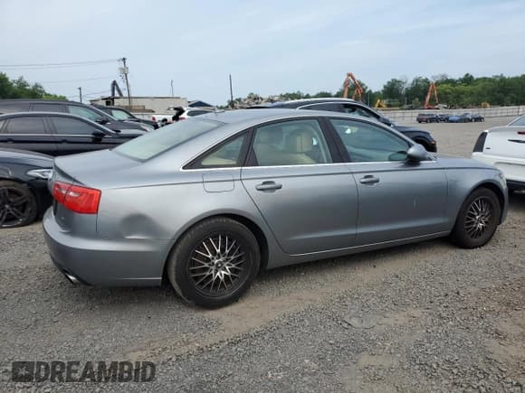 ✅ 2015 Audi A6 Premium • VIN: WAUFFAFC3FN033793 • Lot: 59886835. Wystawiony na Copart z przebiegiem 127 361 mil. Bezpłatny archiwum sprzedaży aukcyjnych z USA i szczegółowy raport historii pojazdu na DreamBid. Zdjęcie 3.