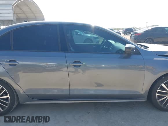 ✅ 2016 Volkswagen Jetta Sport • VIN: 3VWD17AJ8GM372236 • Lot: 43142326. Listed on IAAI with 147,246 mi. Free auction sales archive from the USA and detailed vehicle history report at DreamBid. Image 13.