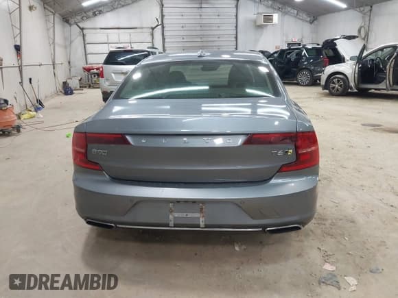 ✅ 2018 Volvo S90 Momentum • VIN: LVY992MK4JP004803 • Лот: 43537065. Опубликован ранее на IAAI с пробегом 119 276 миль. Бесплатный доступ к архиву аукционных продаж из США и подробный отчёт об истории автомобиля на DreamBid. Изображение 17.