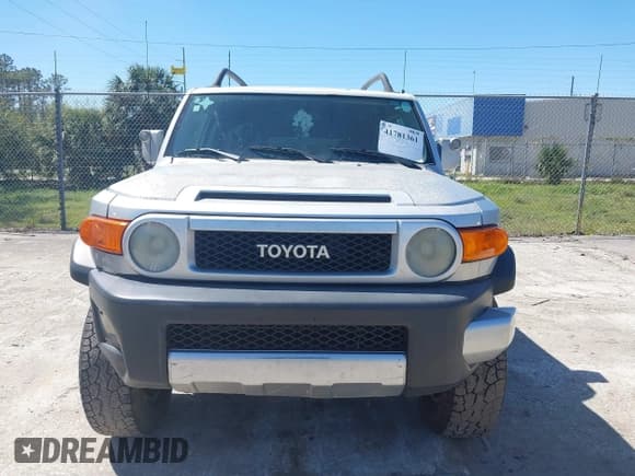 ✅ 2008 Toyota FJ Cruiser • VIN: JTEZU11FX8K003696 • Lot: 41781361. Wystawiony na IAAI z przebiegiem 285 557 mil. Bezpłatny archiwum sprzedaży aukcyjnych z USA i szczegółowy raport historii pojazdu na DreamBid. Zdjęcie 6.