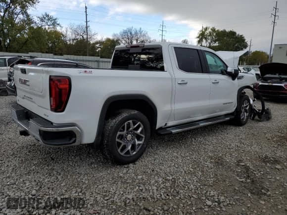 ✅ 2025 GMC Sierra 1500 SLT • VIN: 3GTUUDED2SG382460 • Лот: 87424545. Опубликован ранее на Copart с пробегом 1 028 миль. Бесплатный доступ к архиву аукционных продаж из США и подробный отчёт об истории автомобиля на DreamBid. Изображение 3.