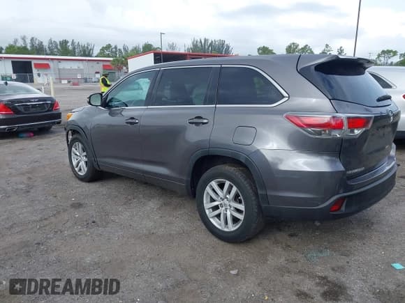 ✅ 2015 Toyota Highlander LE Plus • VIN: 5TDZKRFHXFS113026 • Lot: 42642125. Wystawiony na IAAI z przebiegiem 58 789 mil. Bezpłatny archiwum sprzedaży aukcyjnych z USA i szczegółowy raport historii pojazdu na DreamBid. Zdjęcie 3.