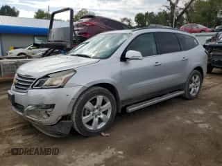 2016 Chevrolet Traverse LT z VIN 1GNKRGKD7GJ265338, wystawiony jako Copart lot #82333655 z przebiegiem 117 801 mil mil oraz Szkoda całkowita • Salvage title. Historia ofert i sprzedaży dostępna na DreamBid. Obrazek 1.
