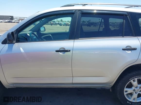 ✅ 2010 Toyota RAV4 • VIN: JTMZK4DV8A5026199 • Лот: 42325340. Опубликован ранее на IAAI с пробегом 196 298 миль. Бесплатный доступ к архиву аукционных продаж из США и подробный отчёт об истории автомобиля на DreamBid. Изображение 14.