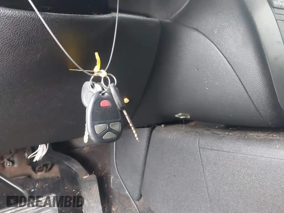 ✅ 2011 GMC Sierra 1500 SLT • VIN: 3GTP2WE30BG130339 • Lot: 43524602. Listed on IAAI with 206,145 mi. Free auction sales archive from the USA and detailed vehicle history report at DreamBid. Image 11.