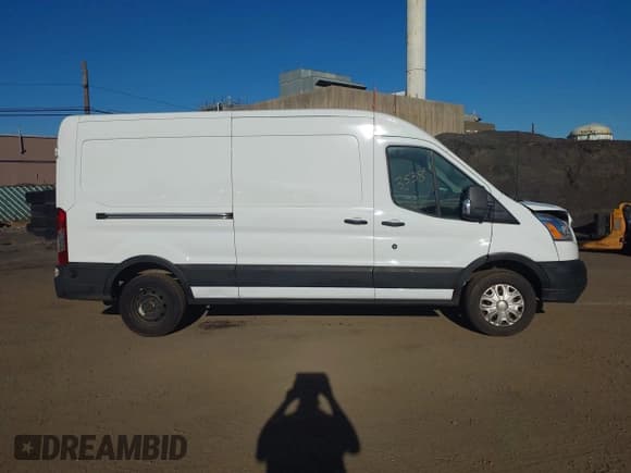✅ 2019 Ford Transit • VIN: 1FTYR2CM4KKB17963 • Lot: 43363538. Wystawiony na IAAI z przebiegiem 93 638 mil. Bezpłatny archiwum sprzedaży aukcyjnych z USA i szczegółowy raport historii pojazdu na DreamBid. Zdjęcie 13.