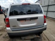 ✅ 2011 Jeep Patriot Latitude • VIN: 1J4NT1GA0BD146406 • Lot: 72764294. Wystawiony na Copart z przebiegiem Nie podano. Bezpłatny archiwum sprzedaży aukcyjnych z USA i szczegółowy raport historii pojazdu na DreamBid. Zdjęcie 6.