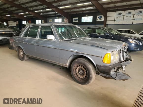 ✅ 1985 Mercedes-Benz 300 • VIN: WDBAB33C7FA271399 • Lot: 60481895. Listed on Copart with 149,286 mi. Free auction sales archive from the USA and detailed vehicle history report at DreamBid. Image 4.
