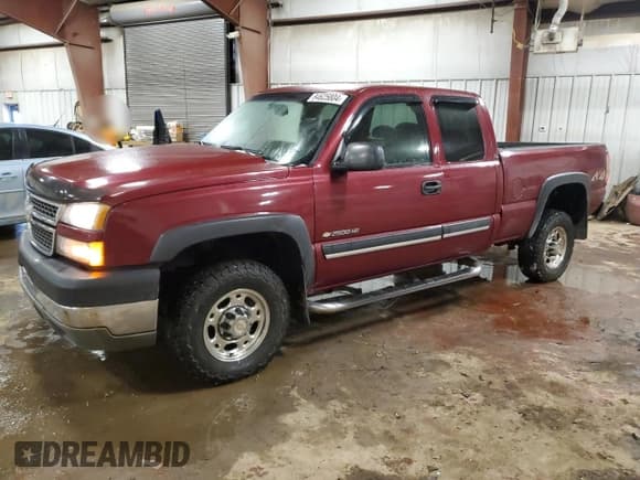 ✅ 2005 Chevrolet Silverado 2500HD LT • VIN: 1GCHK29UX5E169743 • Лот: 84625804. Опубликован ранее на Copart с пробегом 174 511 миль. Бесплатный доступ к архиву аукционных продаж из США и подробный отчёт об истории автомобиля на DreamBid. Изображение 1.