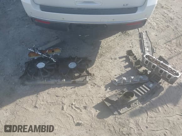 ✅ 2021 Chevrolet Suburban LT • VIN: 1GNSCCKD8MR305059 • Lot: 43300388. Wystawiony na IAAI z przebiegiem 122 421 mil. Bezpłatny archiwum sprzedaży aukcyjnych z USA i szczegółowy raport historii pojazdu na DreamBid. Zdjęcie 12.