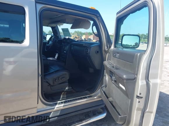 ✅ 2005 Hummer H2 SUV • VIN: 5GRGN23U25H132520 • Lot: 42821590. Wystawiony na IAAI z przebiegiem 250 426 mil. Bezpłatny archiwum sprzedaży aukcyjnych z USA i szczegółowy raport historii pojazdu na DreamBid. Zdjęcie 5.