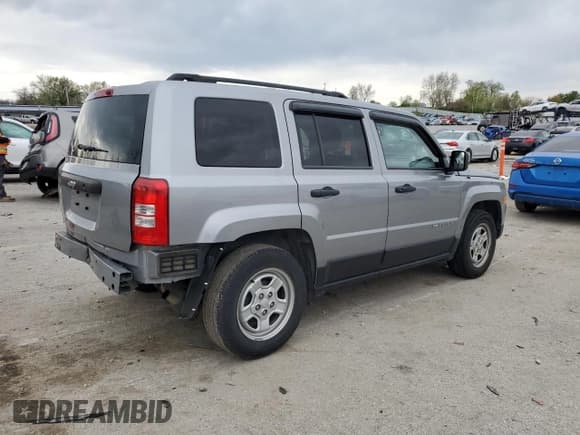 ✅ 2016 Jeep Patriot Sport SE • VIN: 1C4NJPBA9GD513879 • Lot: 52040685. Listed on Copart with 112,585 mi. Free auction sales archive from the USA and detailed vehicle history report at DreamBid. Image 3.