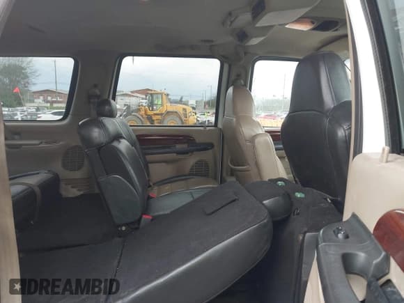 ✅ 2005 Ford Excursion Eddie Bauer • VIN: 1FMNU44L05ED40163 • Lot: 41989162. Wystawiony na IAAI z przebiegiem 416 163 mil. Bezpłatny archiwum sprzedaży aukcyjnych z USA i szczegółowy raport historii pojazdu na DreamBid. Zdjęcie 8.