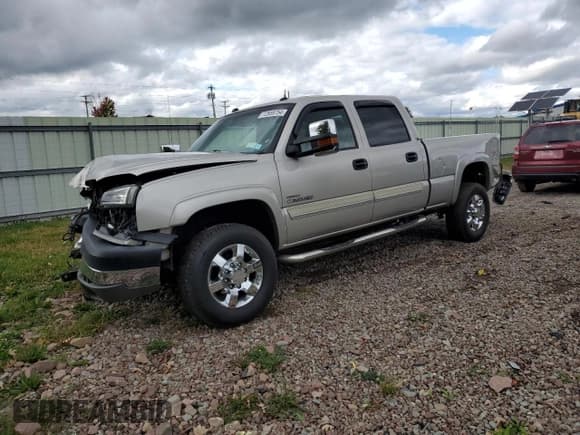✅ 2004 Chevrolet Silverado 2500HD LS • VIN: 1GCHK23164F126993 • Lot: 72859754. Wystawiony na Copart z przebiegiem 201 782 mil. Bezpłatny archiwum sprzedaży aukcyjnych z USA i szczegółowy raport historii pojazdu na DreamBid. Zdjęcie 1.