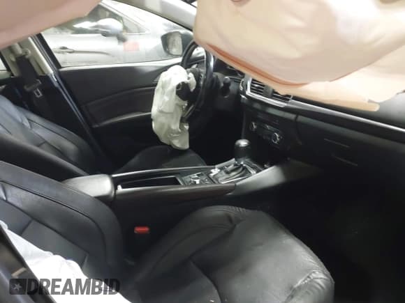 ✅ 2018 Mazda 3 Grand Touring • VIN: 3MZBN1W3XJM175448 • Lot: 43664120. Wystawiony na IAAI z przebiegiem 127 013 mil. Bezpłatny archiwum sprzedaży aukcyjnych z USA i szczegółowy raport historii pojazdu na DreamBid. Zdjęcie 5.