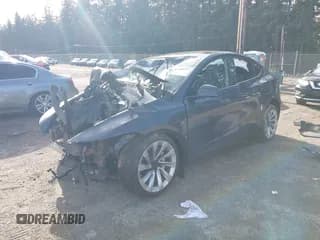 ✅ 2026 Tesla Model Y Long Range Launch Series • VIN: 7SAYGDEE0TF354667 • Lot: 43668697. Listed on IAAI with Not provided. Free auction sales archive from the USA and detailed vehicle history report at DreamBid. Image 2.