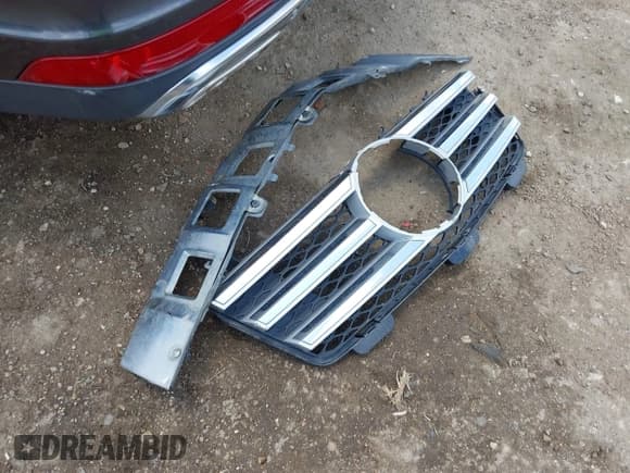 ✅ 2010 Mercedes-Benz GL 550 • VIN: 4JGBF8GE8AA573694 • Lot: 42193677. Listed on IAAI with 128,761 mi. Free auction sales archive from the USA and detailed vehicle history report at DreamBid. Image 12.